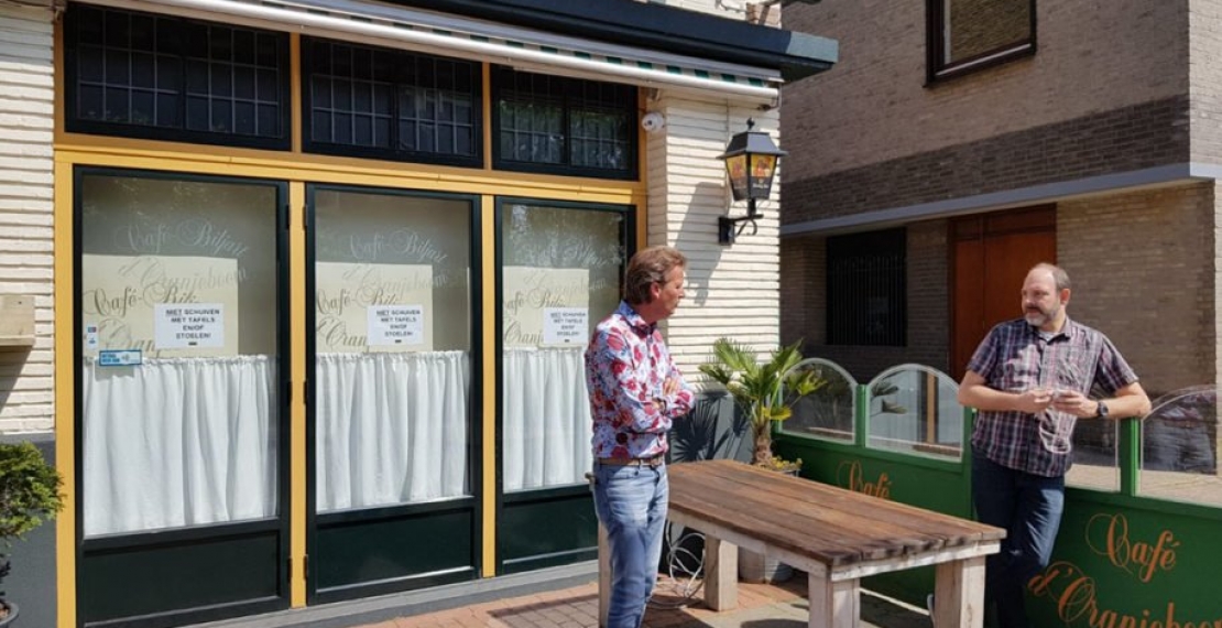 Wethouder Ronald Haverkamp steekt horeca gemeente Rheden een hart onder de riem